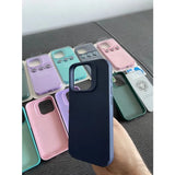 Husă iPhone 14 albastru marin din silicon lichid mat, detaliu lateral și butoane