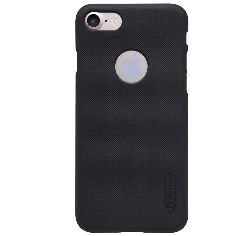 Conținut pachet husă Nillkin Frosted Shield iPhone 8 negru cu folie de protecție ecran inclusă