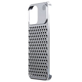 Detaliu structură găuri de răcire 3D husă aluminiu CNC pentru iPhone 15 Pro, argintiu