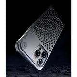 Interior cauciuc husă metalică iPhone 15 Pro Max gri, detaliu protecție cadru telefon