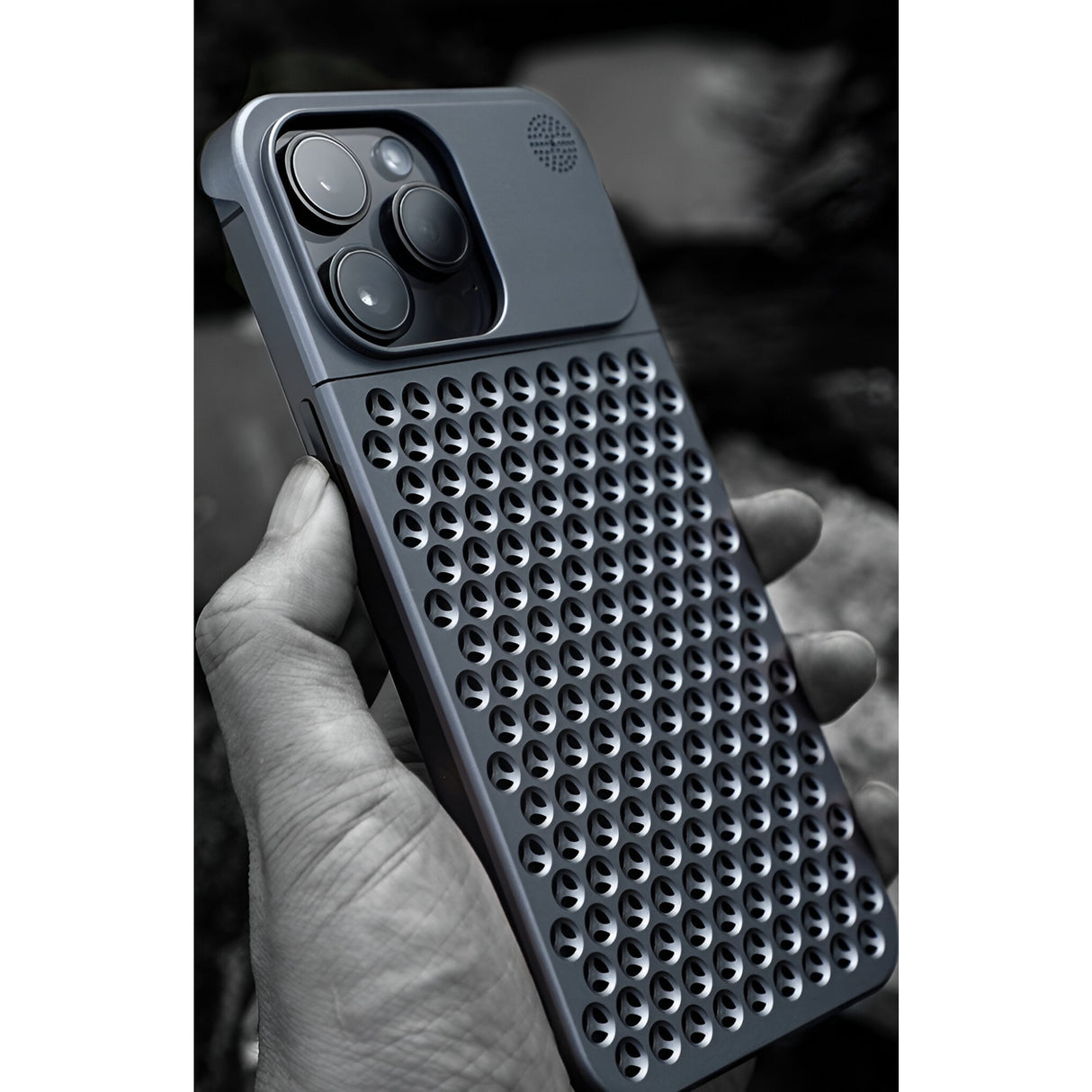 Carcasă răcire 3D iPhone 15 Pro Max gri, design inspirat Apple Mac Pro, vedere generală