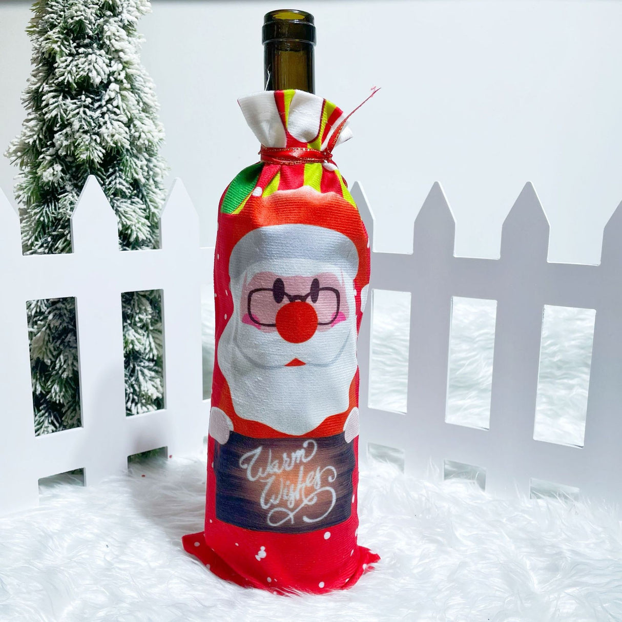 Husă Crăciun multicolor pentru sticlă de vin, detaliu cusături textile, design Moș Crăciun