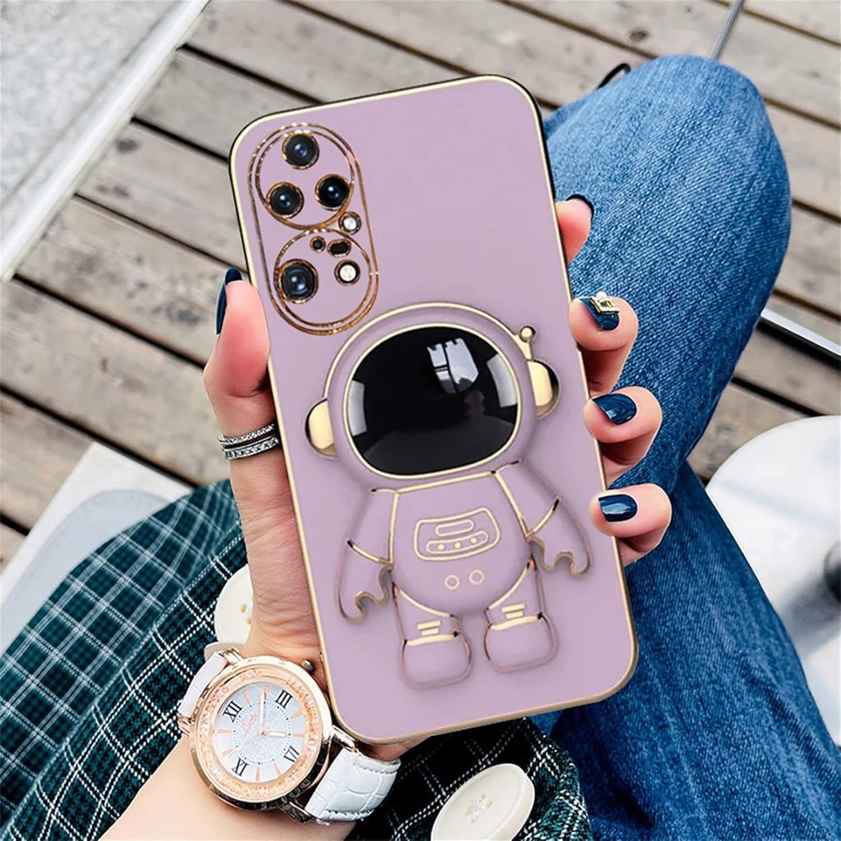 Detaliu suport astronaut integrat husă TPU mov pentru Huawei Mate 50 Pro, unghi lateral