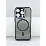 Husă antisoc iPhone 16 Pro Max TPU/PC compatibilă MagSafe, vedere de ansamblu lifestyle