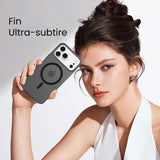 Husă de protecție iPhone 17 magnetică negru, detaliu port USB-C și decupaje precise