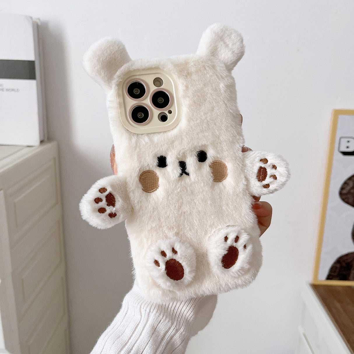Husa de Protectie, Vivimall, pentru Apple iPhone 13, Model Ursulet Pufos cu Urechi, Maini si Picioare, Antisoc, Rezistenta la Impact, Protectie Camera, Alb - vivimall.ro