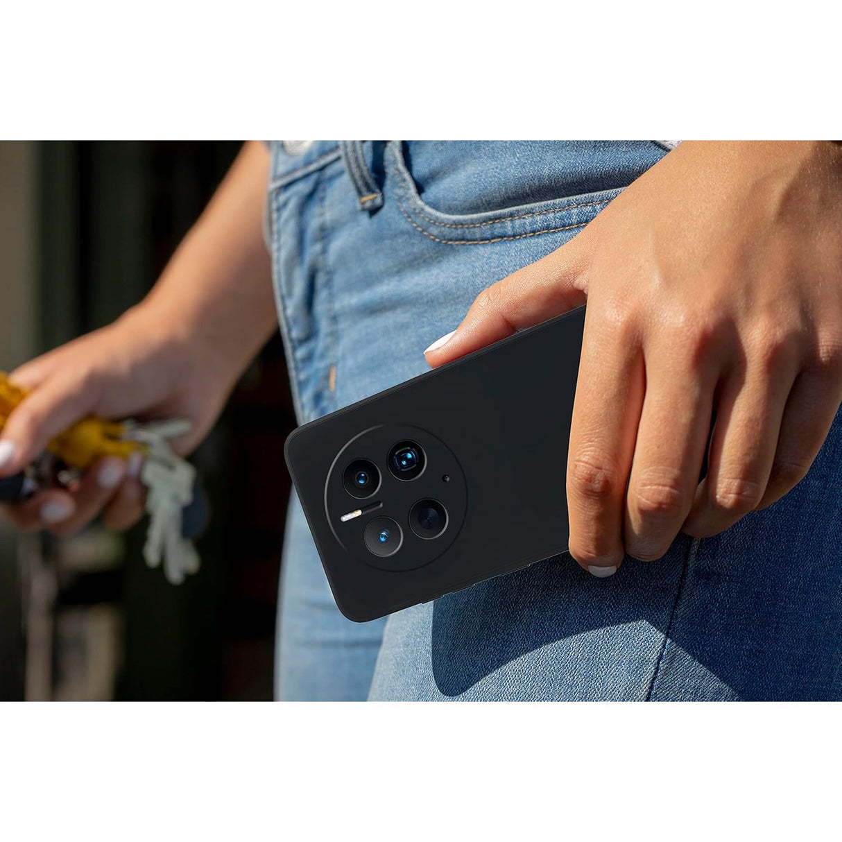 Husă Huawei Mate 50 Pro Liquid Silicone negru, vedere spate cu decupaj camera