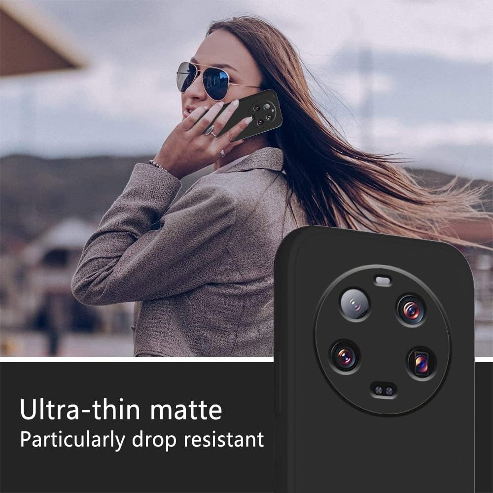 Husă Xiaomi 14 Ultra montată pe telefon, finisaj mat negru, perspectivă lifestyle