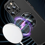 Carcasă MagSafe iPhone 15 Pro din metal, vedere spate cu sistem magneți aliniați