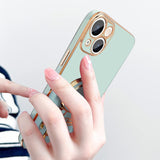 Husă verde astronaut iPhone 15 Plus, decupaje precise butoane și port încărcare