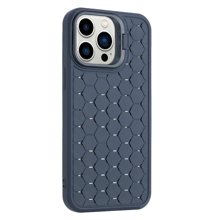 Husă TPU 3D Cube albastru montată pe iPhone 15 Plus, perspectivă laterală stânga