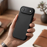 Husă Flippy iPhone 17 Air neagră, detaliu margini ridicate pentru protecție cameră foto