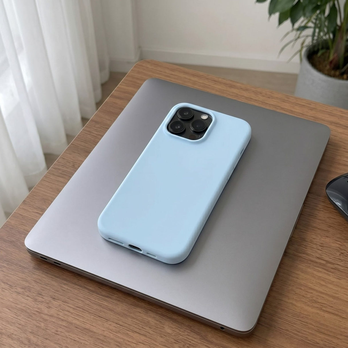 Husă Flippy iPhone 16 Pro Max albastru montată pe telefon, compatibilitate MagSafe demonstrată