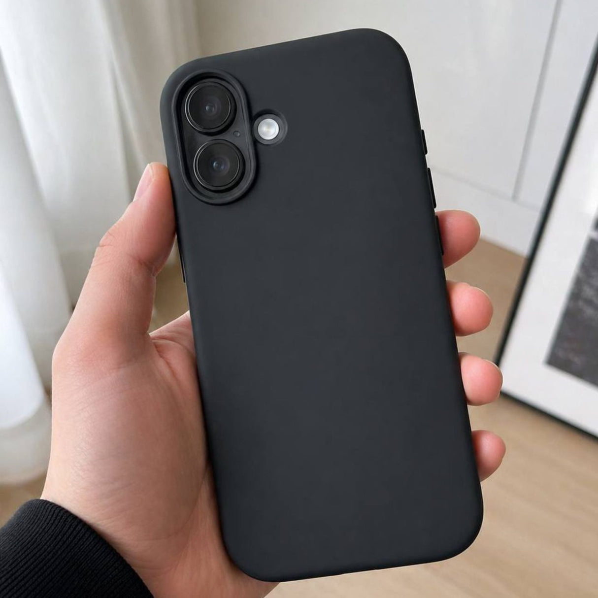 Detaliu interior microfibră husă Flippy iPhone 17 negru, protecție anti-zgârieturi pentru ecran