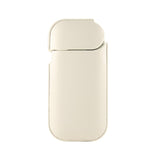 Detaliu material piele ecologică husă IQOS 2.4 Plus albă, textură anti-alunecare și finisaj elegant
