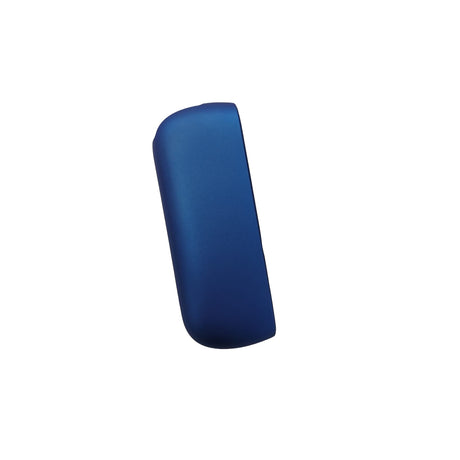 Husă IQOS 3.0 DUO albastru mat – detaliu port de încărcare accesibil în partea inferioară a hussei