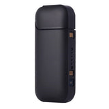Husă Full Body IQOS 2.4 Plus neagră montată pe dispozitiv, perspectivă lifestyle, protecție completă