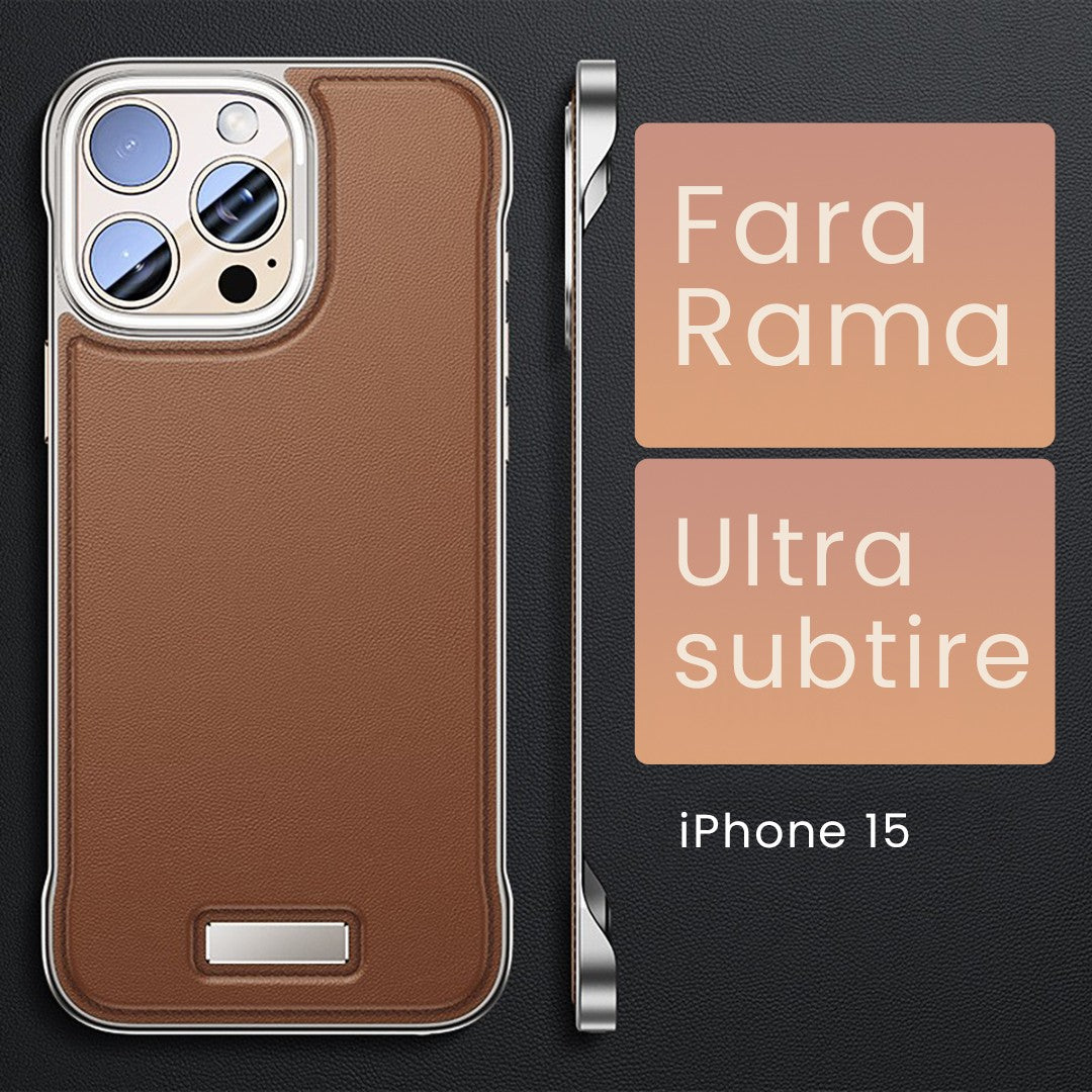Detaliu husă iPhone 15 piele PU maro, profil subțire, decupaje precise pentru butoane și cameră