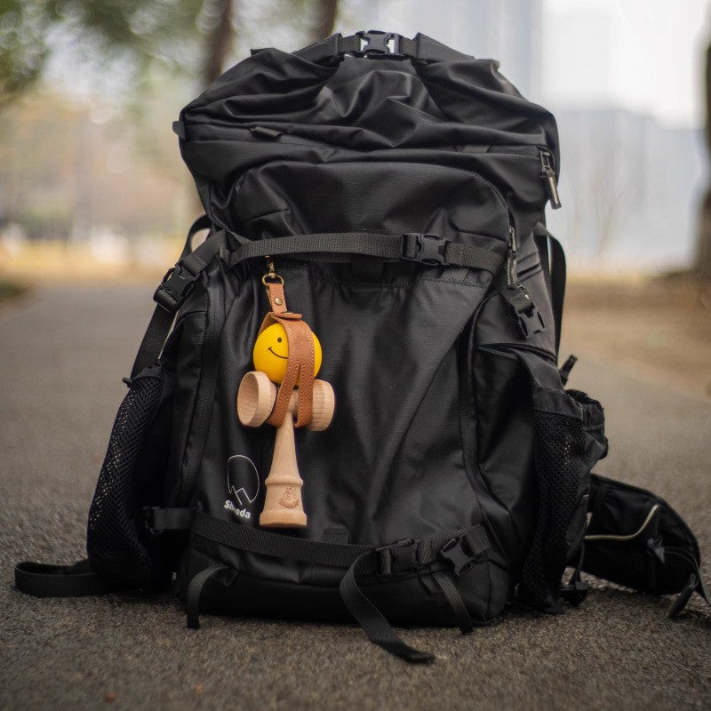 Husa pentru Kendama, Vivimall, Husa de Depozitare pentru Kendama, din Piele Ecologica, Catarama cu Agatare pentru Transportare, Model Breloc Simplu, 19.5 x 2.5 cm, Maro - vivimall.ro