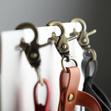 Husa pentru Kendama, Vivimall, Husa de Depozitare pentru Kendama, din Piele Ecologica, Catarama cu Agatare pentru Transportare, Model Breloc 8, 12 x 6 cm, Rosu - vivimall.ro