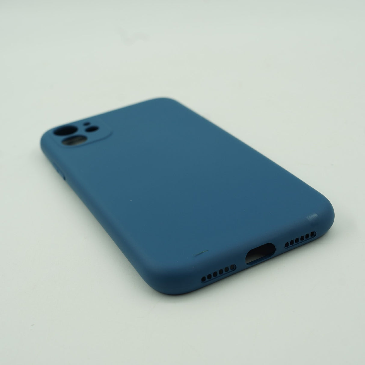 Husa protectie Flippy compatibila cu Apple iPhone 12 Liquid Silicone Case Albastru - vivimall.ro