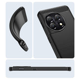 Husă silicon TPU moale OnePlus 11 negru carbon, montată pe telefon, vedere lifestyle