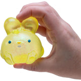 Iepuraș Squishy Flippy comprimat în mână, demonstrație textură Maltose Squish elastică și sclipici fin