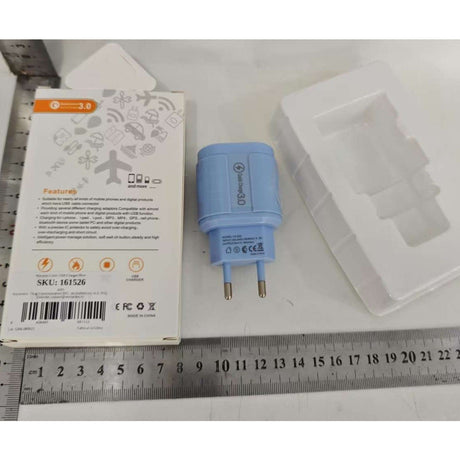 Detaliu porturi USB încărcător Vivimall QC3.0 18W, material ABS albastru, protecție supraîncălzire