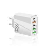 Încărcător rețea alb cu 5 porturi USB și Type-C, detaliu prize și eticheta specificații tehnice