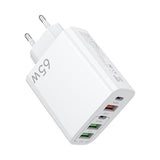 Încărcător 65W QC4.0 conectat la priză, vedere laterală, design compact alb