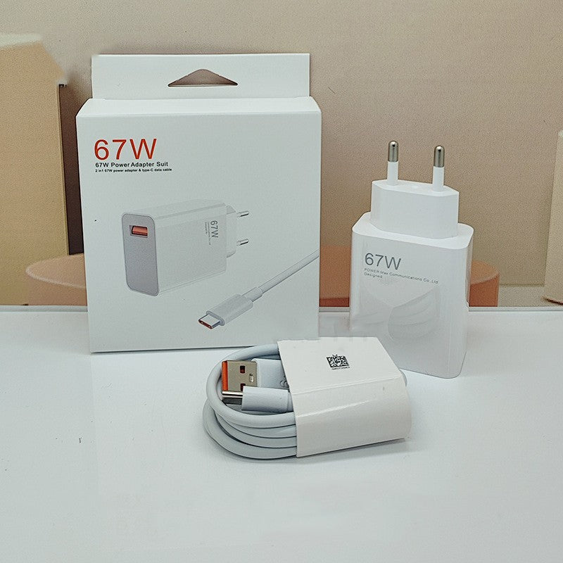 Detaliu port USB-A încărcător 67W și cablu USB-C 1 metru, design compact alb pentru telefoane Android