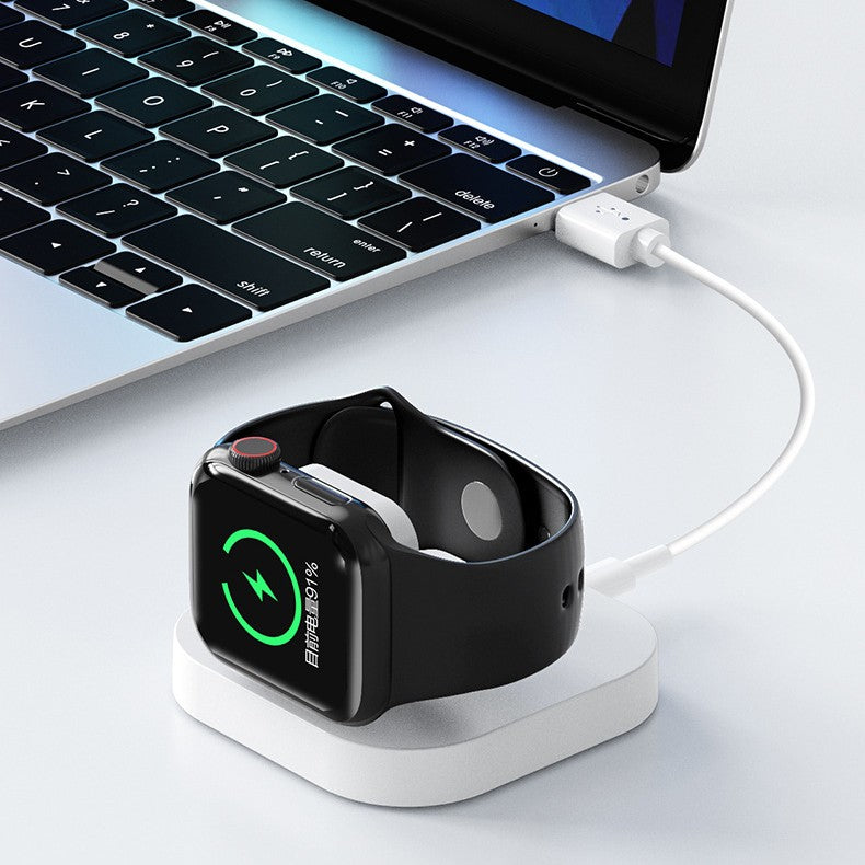 Încărcător pliabil Apple Watch Series 9 în utilizare, fixare magnetică stabilă