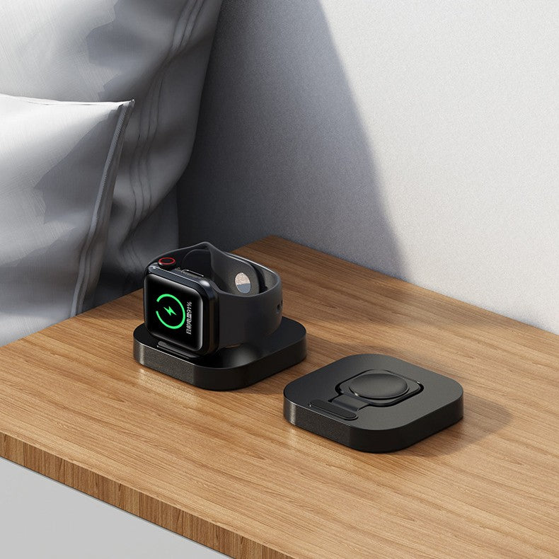 Apple Watch conectat la încărcătorul magnetic TYPE-C 3W, vedere lifestyle pe birou