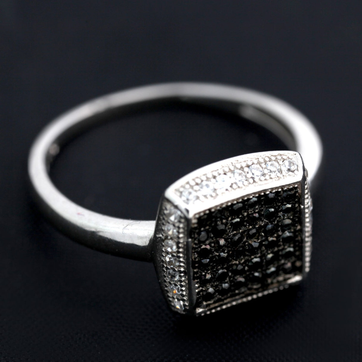 Inel de dama din Argint 925 cu model patrat si zirconii, marimea 53 - vivimall.ro