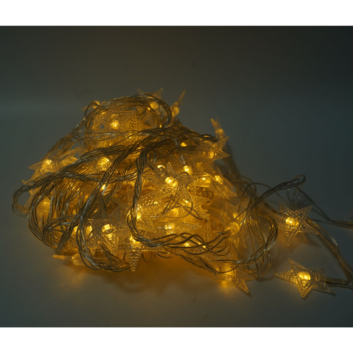 Instalatie Craciun, 10 M, 100 de LED-uri, alb-cald, model cu stelute, liniara, cu baterie, interior/exterior, Vivimall - vivimall.ro