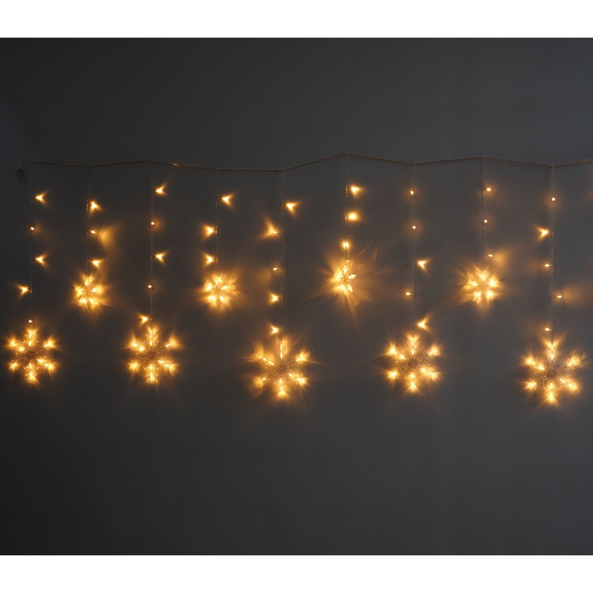 Instalatie Craciun, 138 Led-Uri, Tip Perdea, Cu Fulgi De Nea, -Cald, 2.5 M, Interior/Exterior