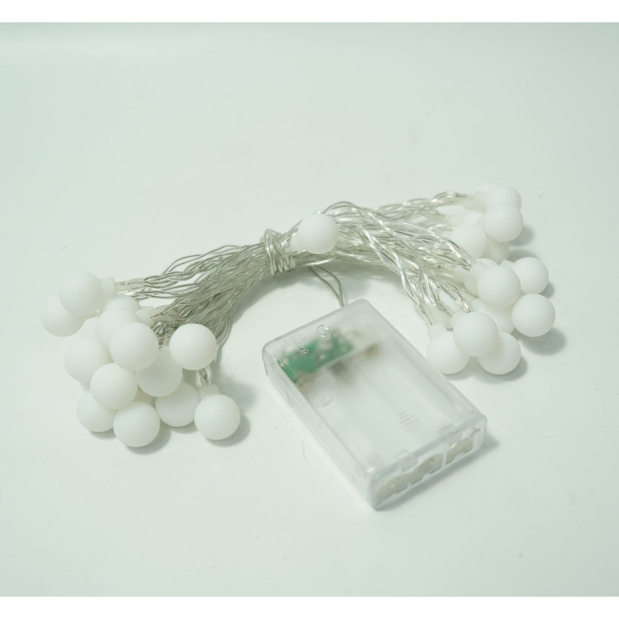 Instalatie Craciun, 3.5 m, 30 de LED-uri, multicolor RGB, model cu bilute, liniara, cu baterie, interior/exterior, Vivimall - vivimall.ro