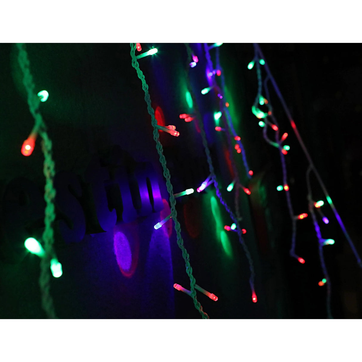 Instalatie Craciun, 30 m, 858 Led-uri ,Franjuri, Rosu / Verde/ Albastru, Flash, Transformator, Interconectabila, Prelungitor 3 m inclus, Fir Negru, Flippy - vivimall.ro