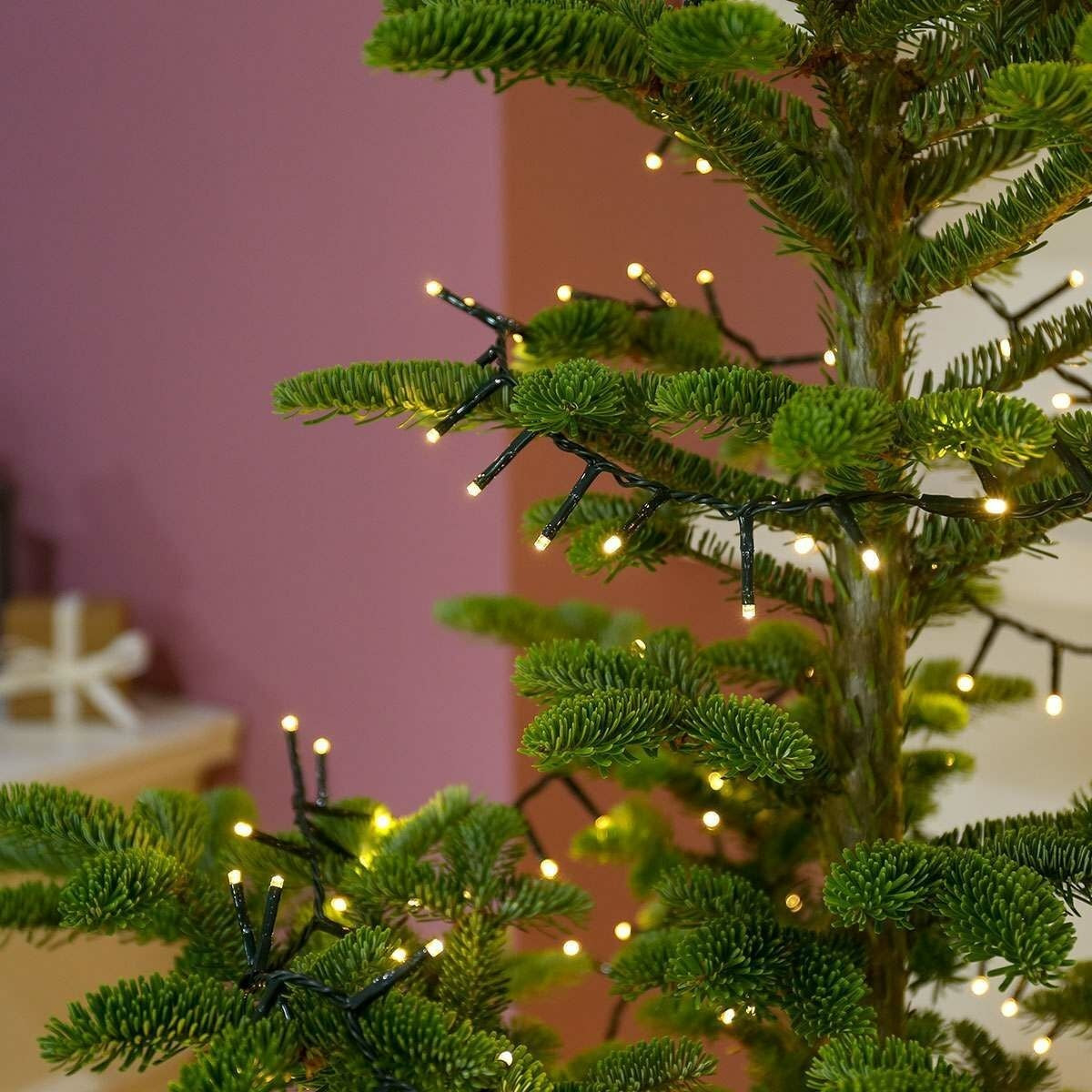 Instalatie Craciun, 90 m, 850 Led-uri ,Liniara, Alb cald, 8 jocuri de lumini, Transformator cu telecomanda, Interconectabila, Prelungitor 5 m inclus, Fir Verde, Vivimall - vivimall.ro