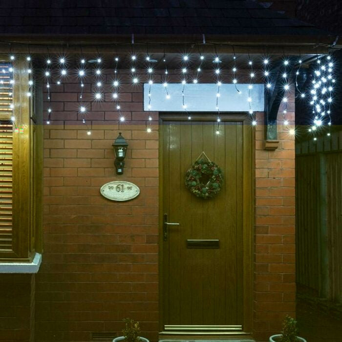 Instalatie Craciun Profesionala De Exterior Ip65, 70 M, 1680 Led-Uri Mari,Franjuri, Alb Rece, Flash, Alimentator, Interconectabila, Fir Cauciucat, 220V