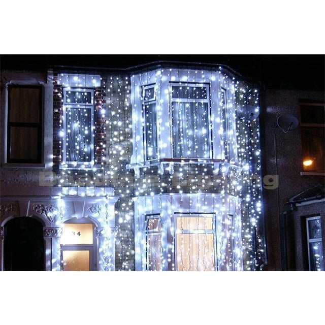 Instalatie Craciun Profesionala de Exterior IP65, Tip Perdea, 4m x 5m, 2000 Led-uri Mari, Alb rece, cu flash, Alimentator si prelungitor 6,5 m, Interconectabila, Fir negru, Vivimall - vivimall.ro