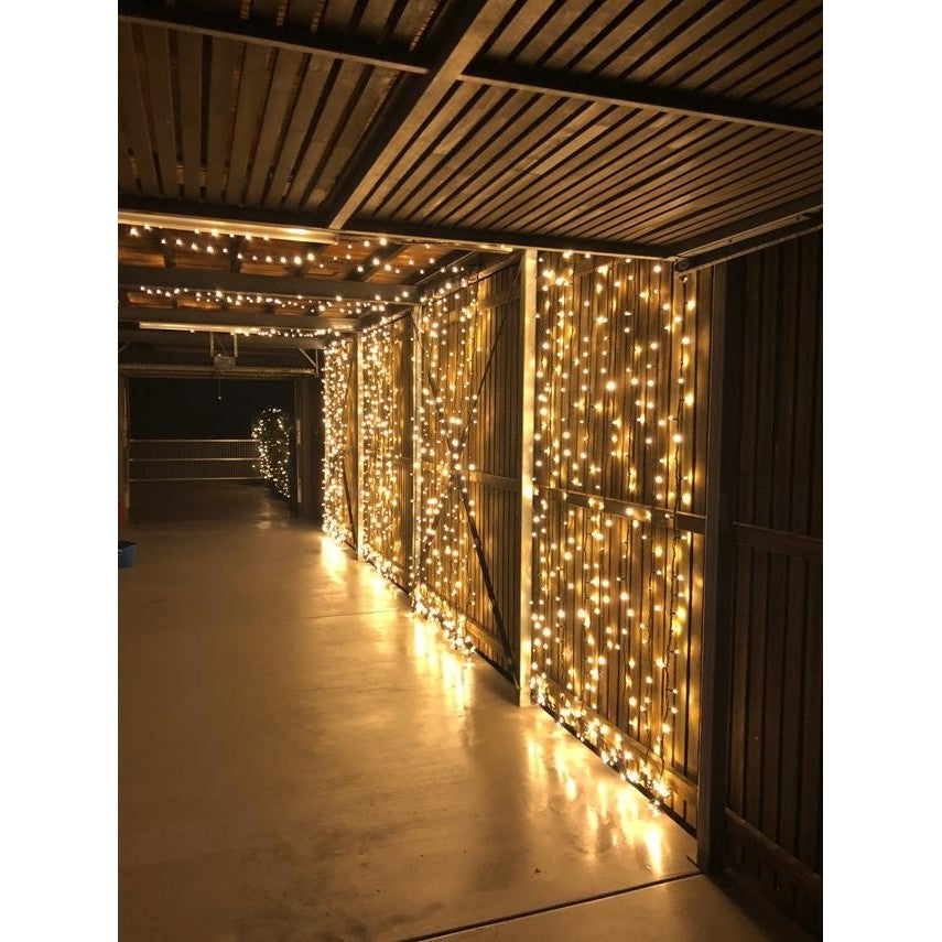 Instalatie Craciun Profesionala de Exterior IP65, Tip Perdea, 6m x 2m, 1200 Led-uri Mari, Alb cald, cu flash, Alimentator si prelungitor 6,5 m, Interconectabila, Fir negru, Vivimall - vivimall.ro