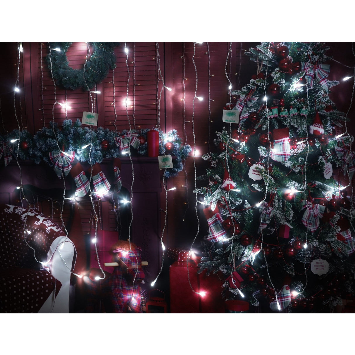 Instalatie Craciun, Tip Perdea, IP44, 3 m x 1 m, 180 LED-uri, Alb rece, 8 jocuri de lumini, Transformator, Interconectabila, Prelungitor 5 m inclus, Fir transparent, Interior/ Exterior, Flippy - vivimall.ro