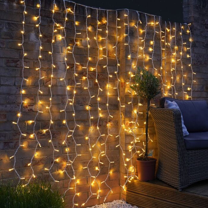 Instalatie Craciun, Tip Perdea, Ip44, 240 Led-Uri, Alb Cald, Cu 8 Jocuri De Lumini, 31 V, 9W, Interconectabila, Prelungitor 3 M Inclus, Fir, Interior/ Exterior