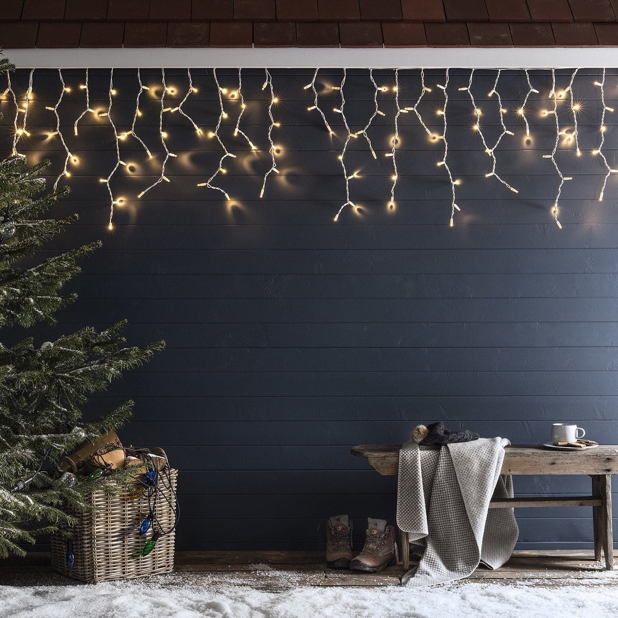 Instalatie Craciun Turturi, Ip44, 12 M, 396 Led-Uri,Perdea Franjurata, Alb Cald, 8 Jocuri De Lumini, Transformator 31 V, Putere 9 W, Interconectabila, Interior/Exterior, Prelungitor 5 M Inclus, Fir