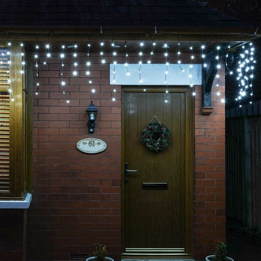 Instalatie Craciun Turturi, Ip44, 5 M, 143 Led-Uri,Perdea Franjurata, Rece, 8 Jocuri De Lumini, Transformator 31 V, Putere 9 W, Interconectabila, Interior/Exterior, Prelungitor 3 M Inclus, Fir