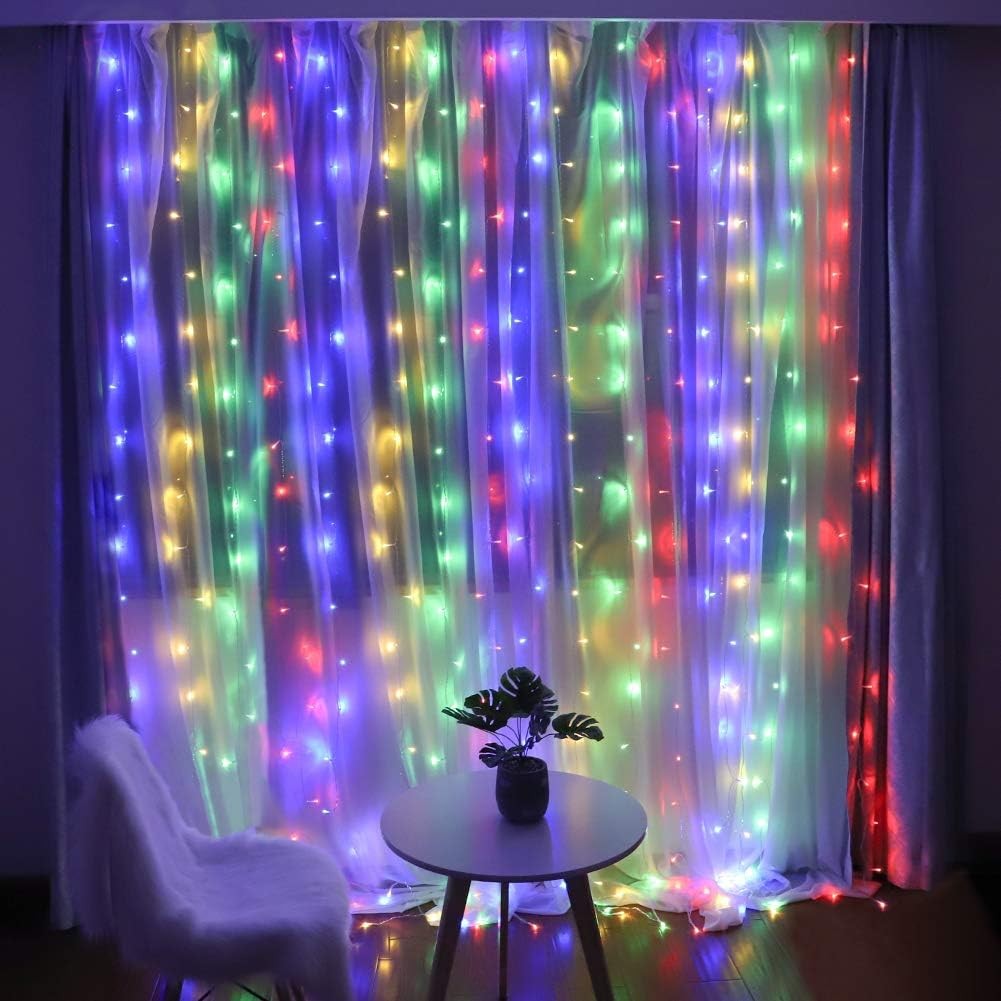 Detaliu LED-uri multicolor instalație perdea Yoto, fir transparent din cupru, interior