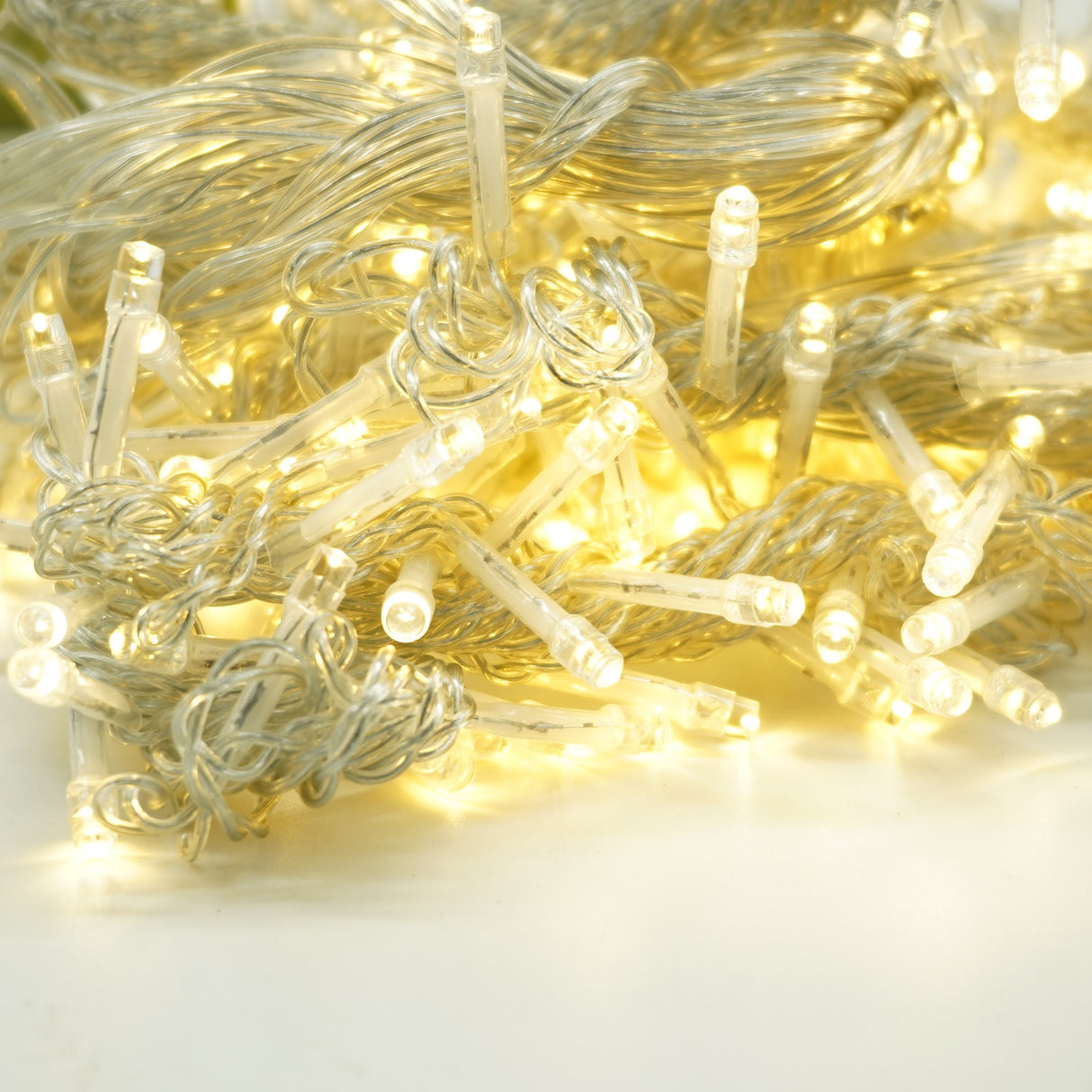 Instalatie Craciun Yoto, Tip Perdea, 3 m x 2 m, 240 LED-uri, Prelungitor 1.5 m, 8 Jocuri de Lumini, Interconectabila, Fir transparent, Interior/Exterior, Alb Cald - vivimall.ro