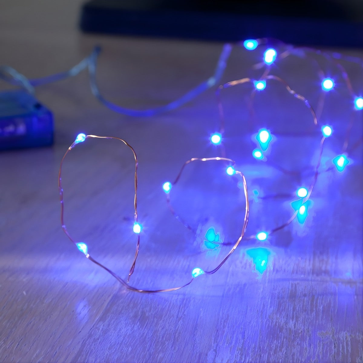 Instalatie de Craciun Liniara, Vivimall®, Tip Liniara, Fir Cupru, 8 Jocuri de Lumini, cu Telecomanda, 5 m, 50 Led-uri, Alimentare USB, 4.5V, Albastru