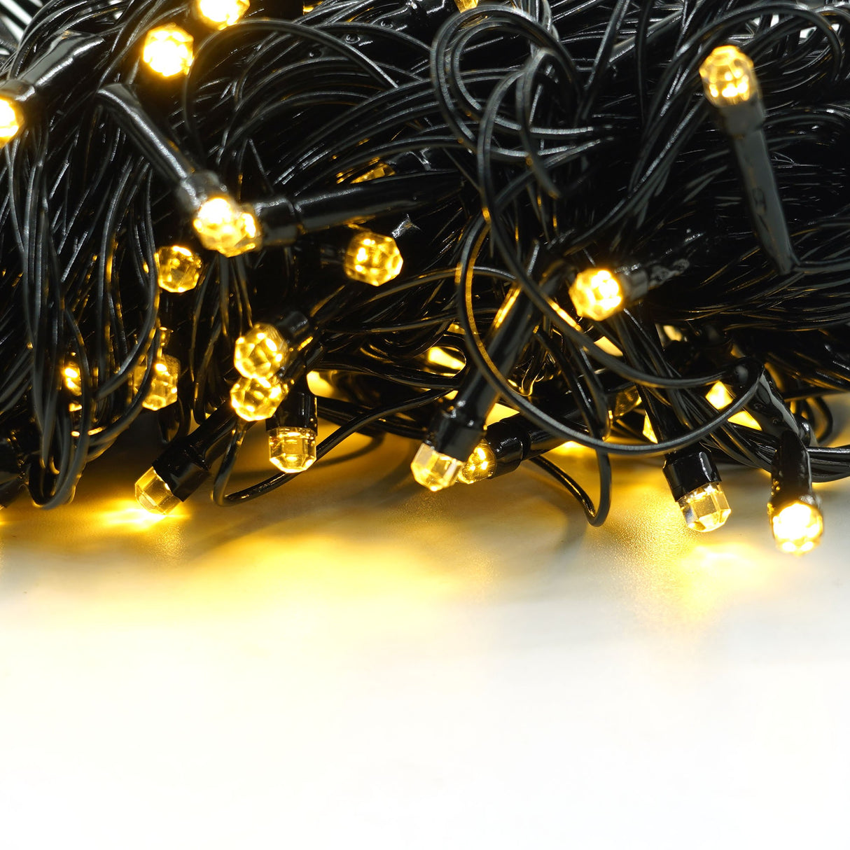 Instalatie De Craciun Liniara Yoto, 10 M, Din Care 1 M Cablu Priza 220V, 100 Led, 8 Jocuri De Lumini, Beculet In 6 Colturi, Pentru Interior, Controler, Fir, Alb Cald - vivimall.ro